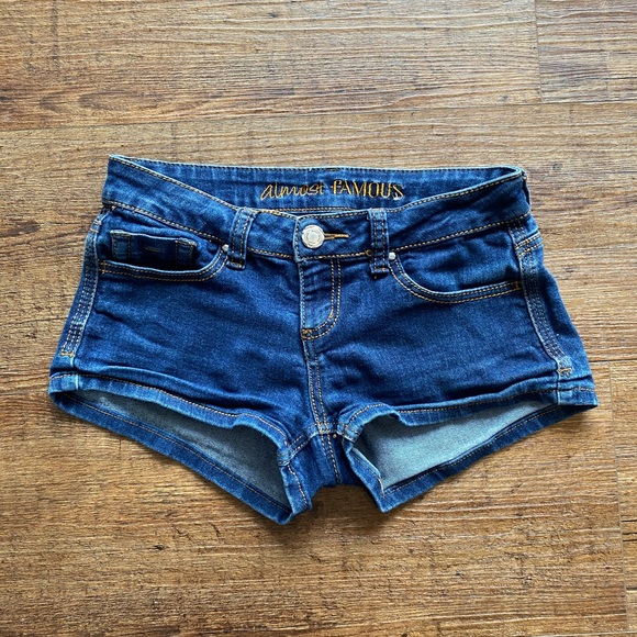 Almost Famous Pants - 🔵(3/$20) Almost Famous jeans shorts size 3